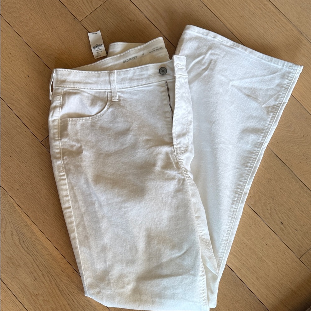 Old Navy ‘Wow Flare’ White Flared Jeans-Size 14